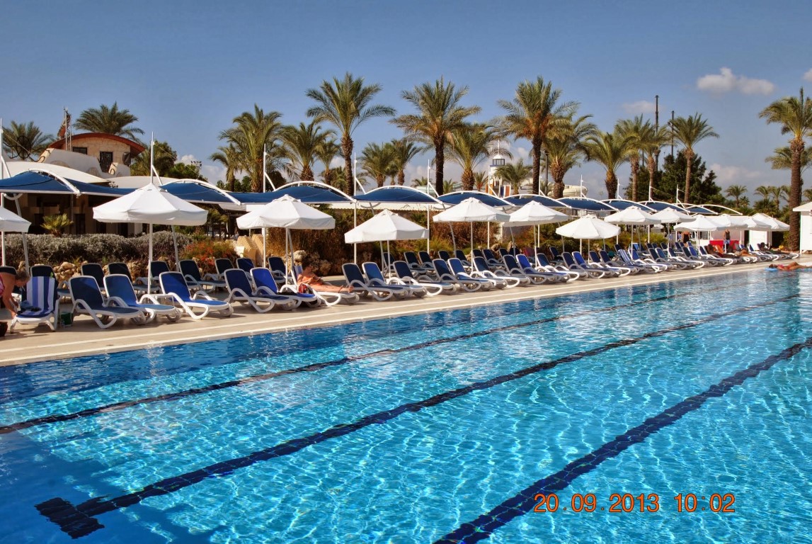 imagini hotel TITANIC LARA